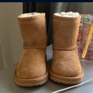 UGG CLASSIC SHORT II BOOTS 6C